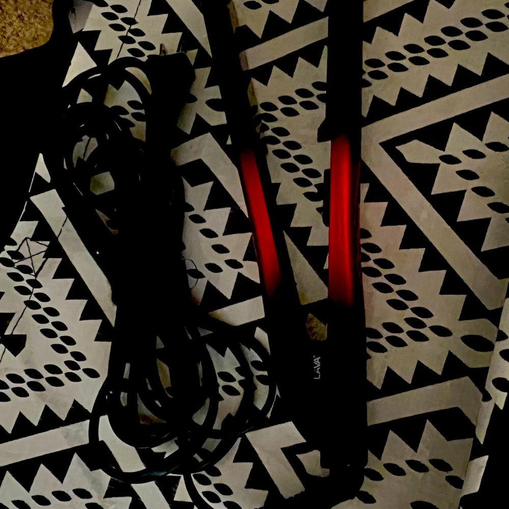 CHI LAVA STRAIGHTENER.